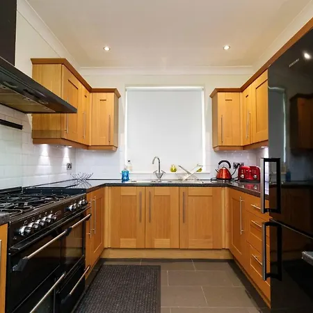Oakwood House Detached In South Leeds