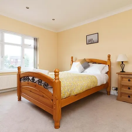 Oakwood House Detached In South Leeds Apartment Leeds (West Yorkshire)