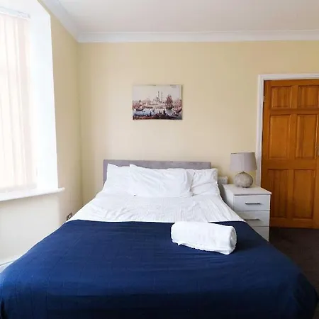 Oakwood House Detached In South Leeds Apartment Leeds (West Yorkshire)