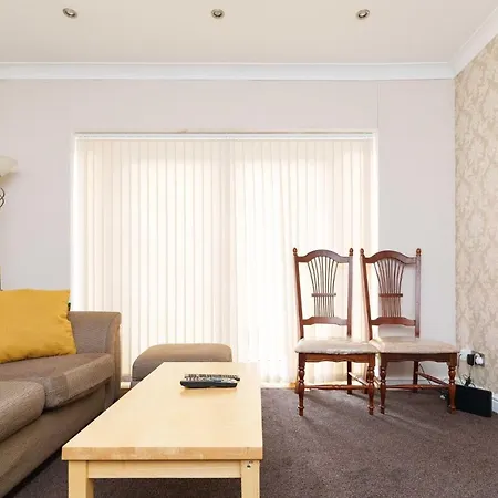 Oakwood House Detached In South Leeds